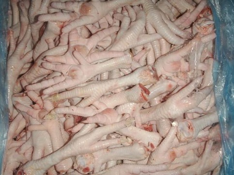 Au Sénégal, les importations de poulets ont entraîné entre 2000 et 5000 suppressions d’emplois dans la filière et la fermeture de près de 40 % des fermes commerciales